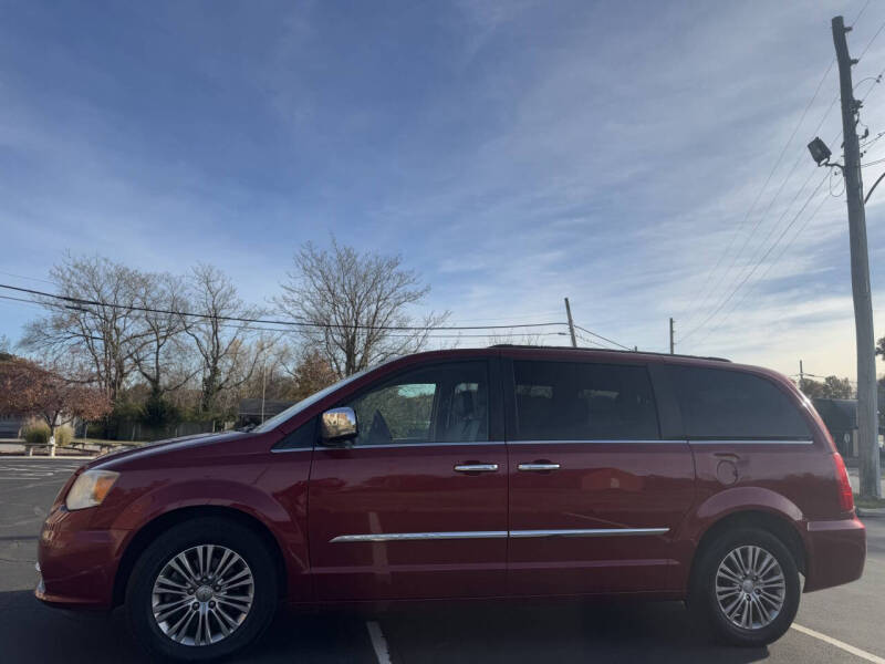 2014 Chrysler Town and Country Touring-L
