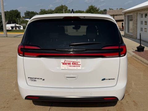 2024 Chrysler Pacifica Plug-In Hybrid Premium S Appearance