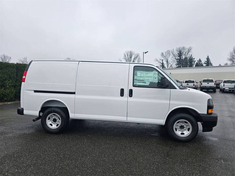 2025 Chevrolet Express 3500