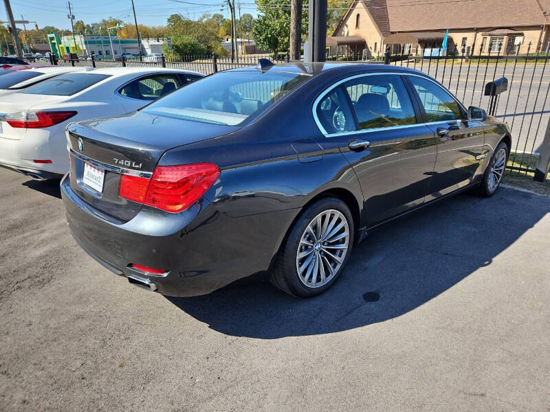 2011 BMW 7 Series 740i photo 10