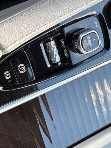 2017 Volvo XC90 T6 Momentum