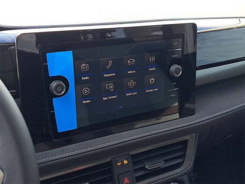 2025 Volkswagen Taos SE Black