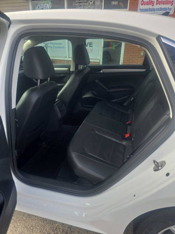 2014 Volkswagen Passat 1.8T S PZEV