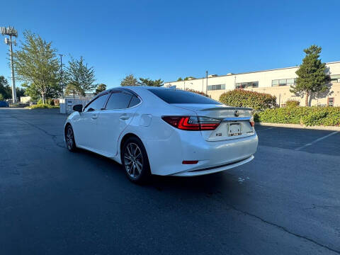 2016 Lexus ES 300h