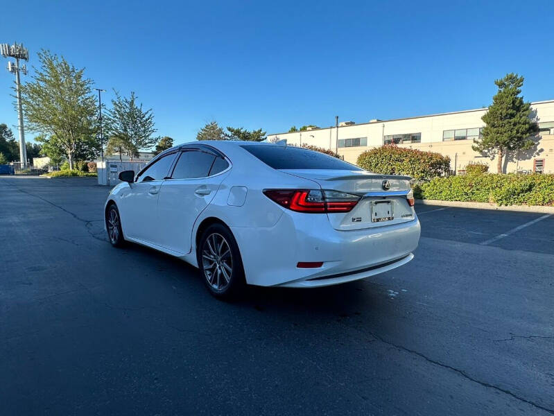 2016 Lexus ES 300h
