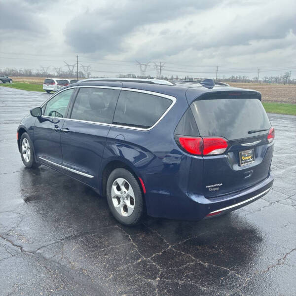 2017 Chrysler Pacifica Touring-L Plus