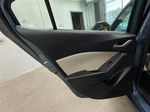 2016 Mazda MAZDA3 i Sport