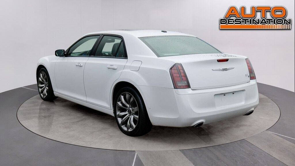 2014 Chrysler 300 for sale at Auto Destination in Puyallup, WA