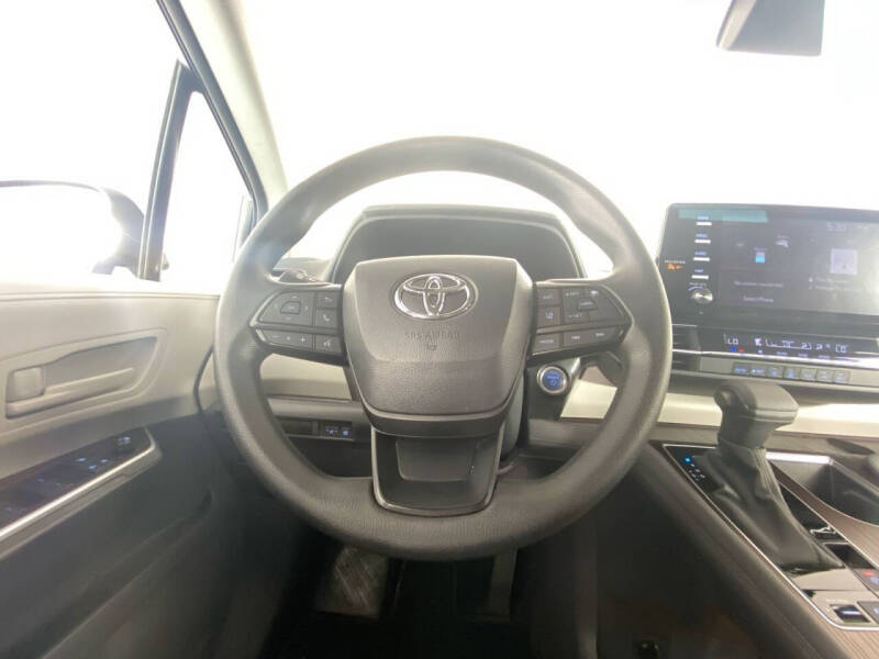 2023 Toyota Sienna LE 8-Passenger