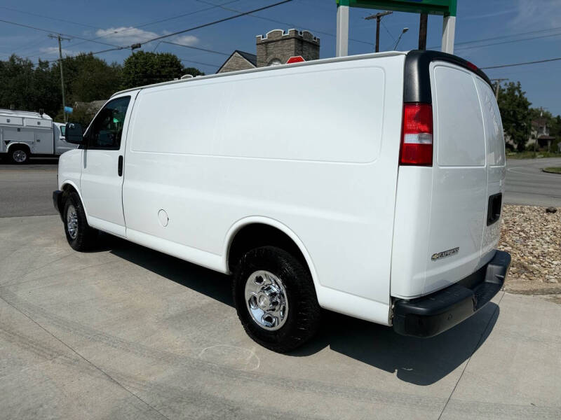 2019 Chevrolet Express Cargo Work Van photo 4