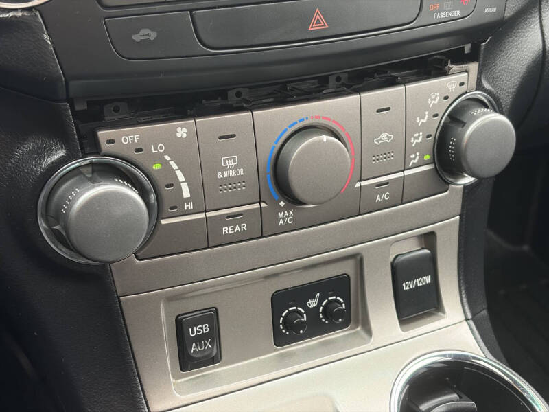 2011 Toyota Highlander SE