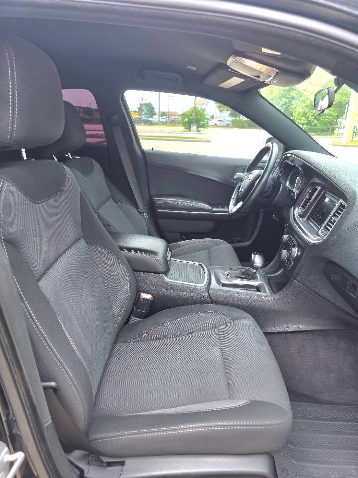 2018 Dodge Charger SXT 4dr Sedan - Black exterior view 15