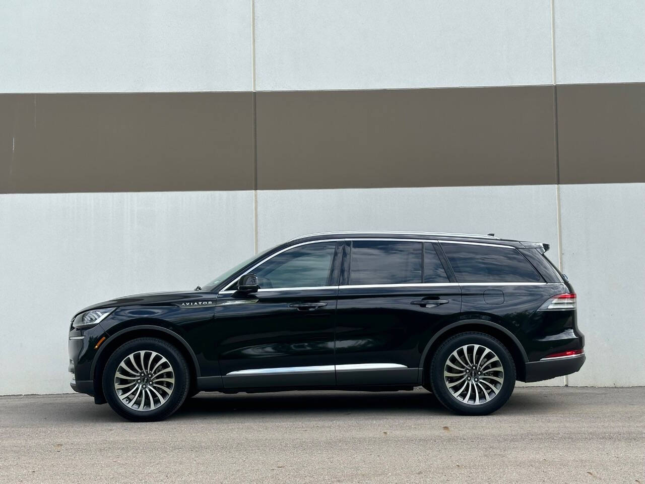 2020 Lincoln Aviator for sale at Phoenix Motor Co in Romulus, MI