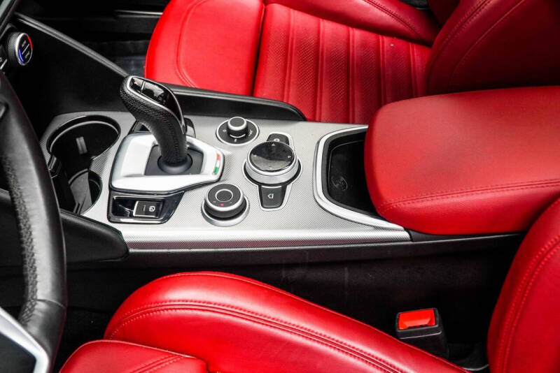 2022 Alfa Romeo Giulia Veloce