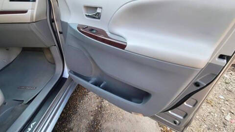 2012 Toyota Sienna XLE 8-Passenger