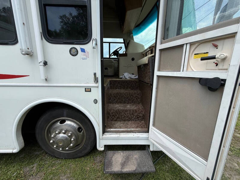 2005 Freightliner XCS Chassis