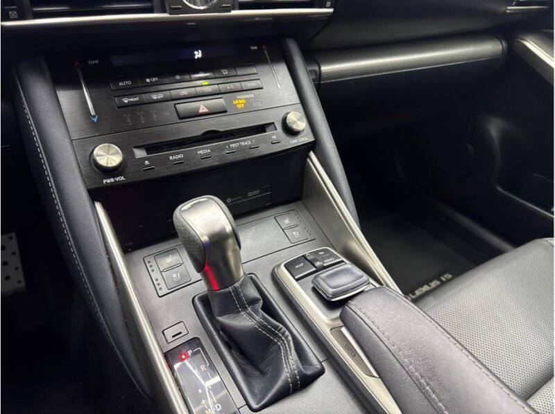 2017 Lexus IS 200t