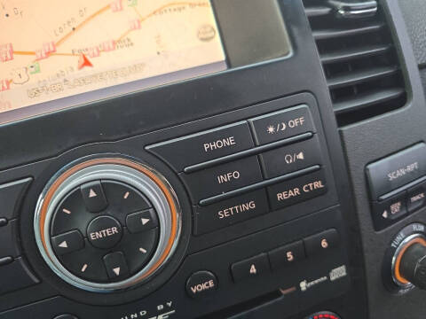 2011 Nissan Pathfinder LE