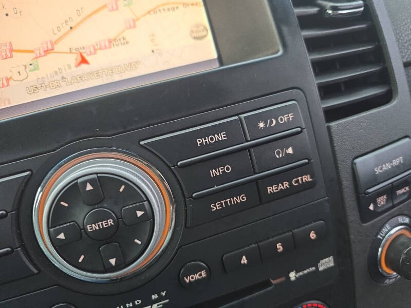 2011 Nissan Pathfinder LE