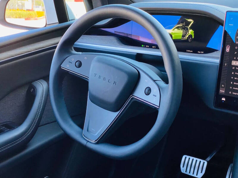 2023 Tesla Model X Standard Range