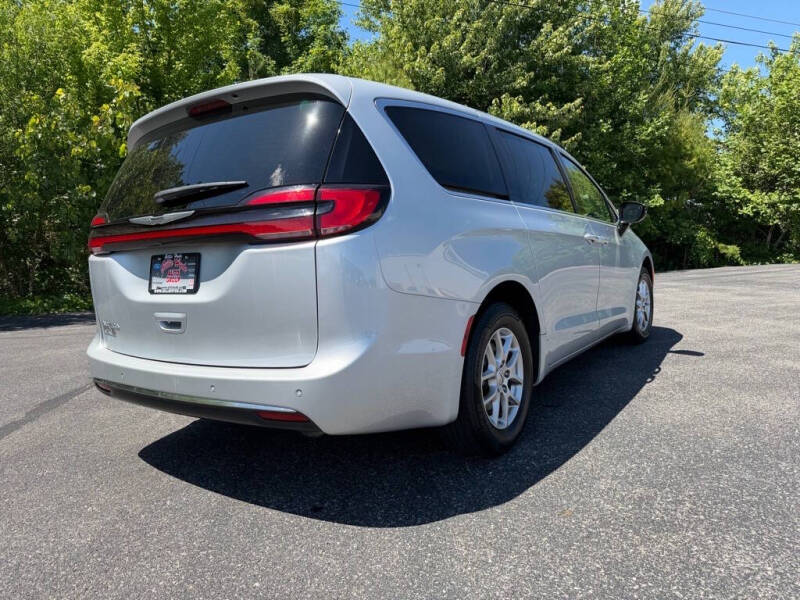 2024 Chrysler Pacifica Touring L