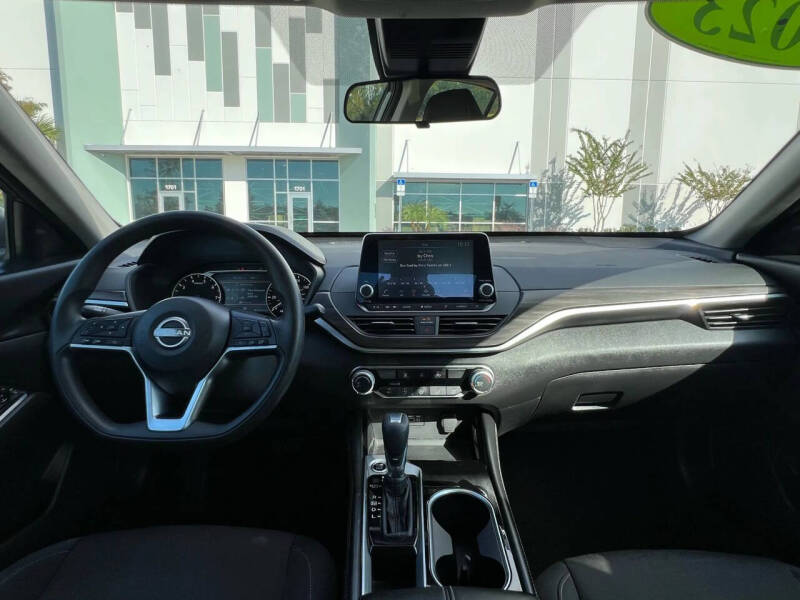 2023 Nissan Altima 2.5 SV