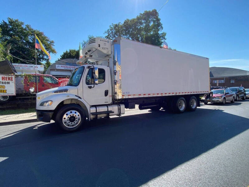 2005 Freightliner M2 106