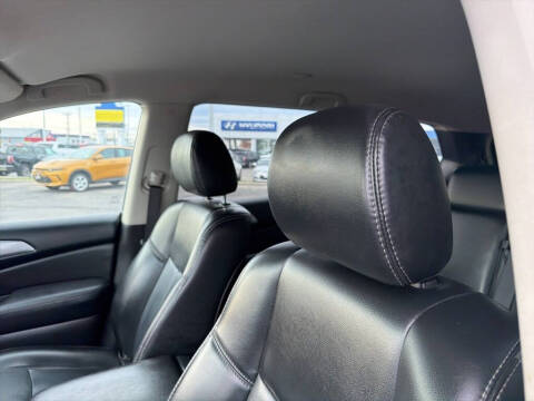 2017 Nissan Pathfinder SL