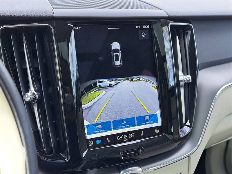 2024 Volvo XC60 B5 Core Dark Theme