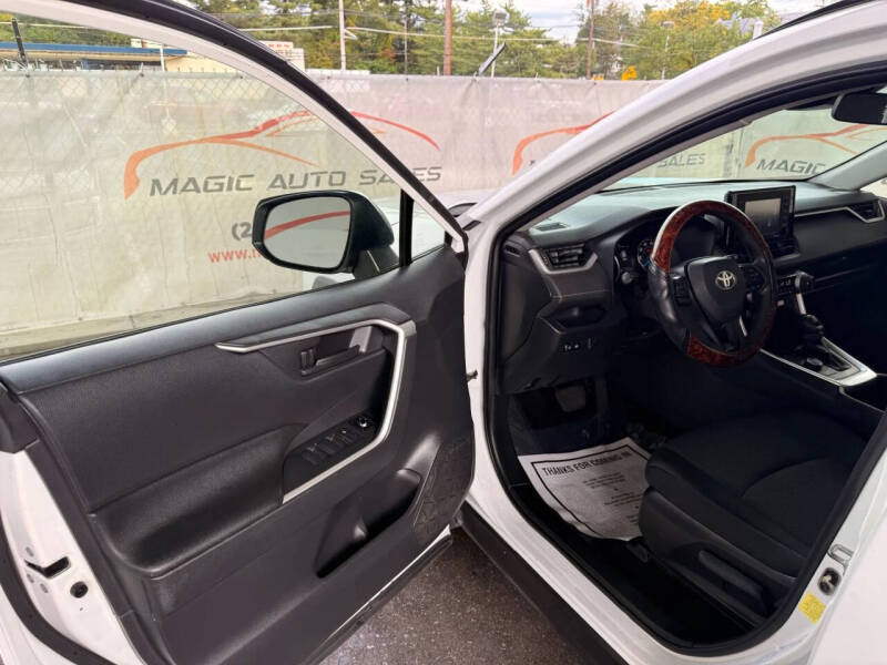 2022 Toyota RAV4 Hybrid LE