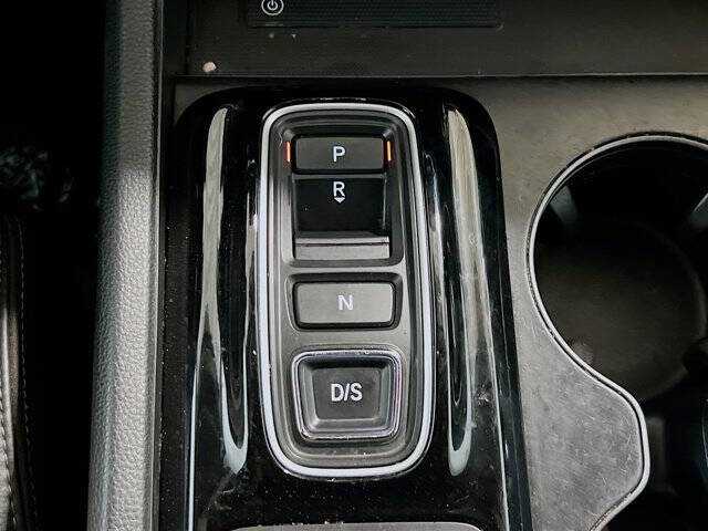 2023 Honda Pilot EX-L w/Rear Captain's Chairs