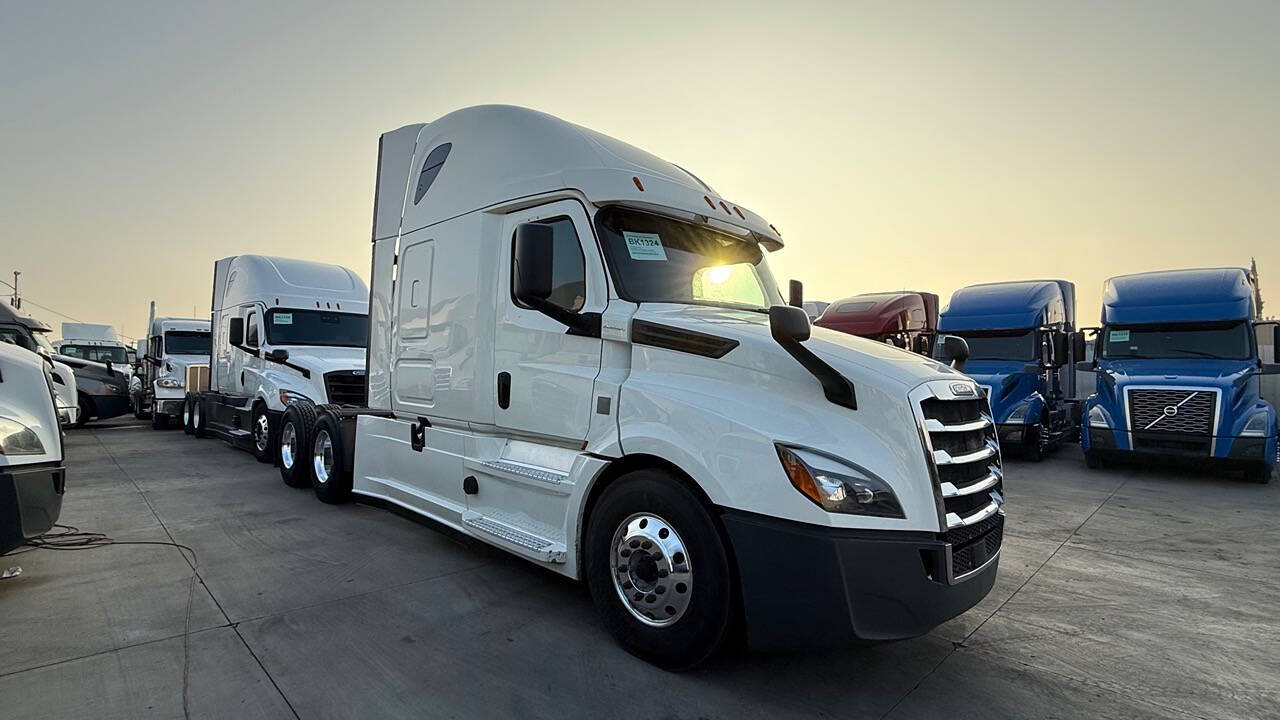 2019 Freightliner Cascadia for sale at KING TRUCK TRAILER SALES in Bakersfield, CA