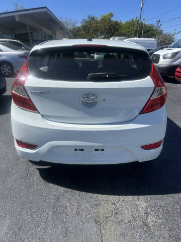 2012 Hyundai Accent SE