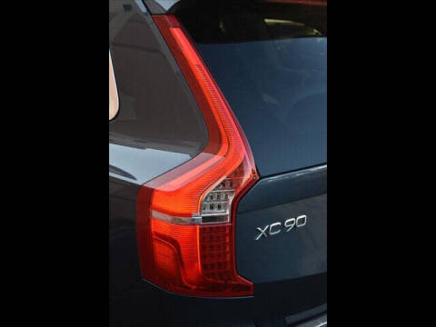 2018 Volvo XC90 T6 Momentum