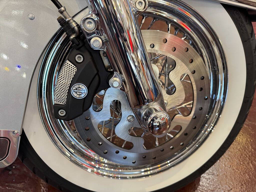 2015 Harley-Davidson Road King 38