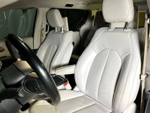 2017 Chrysler Pacifica Touring-L Plus