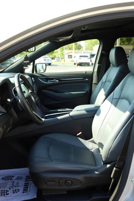 2022 Buick Enclave Essence