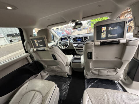 2017 Chrysler Pacifica Hybrid Platinum