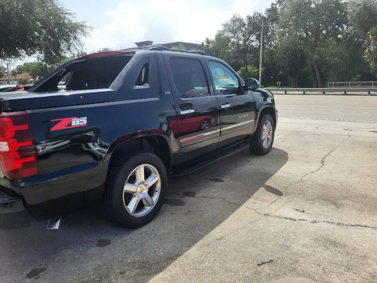 2012 Chevrolet Avalanche for sale at FAMILY AUTO BROKERS in Longwood, FL