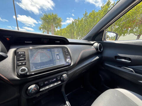 2022 Nissan Kicks SR