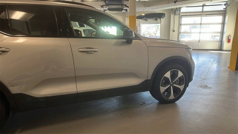 2023 Volvo XC40 B5 Plus Dark Theme