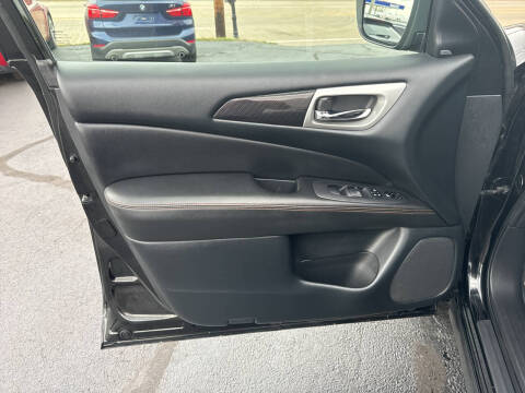 2020 Nissan Pathfinder SV