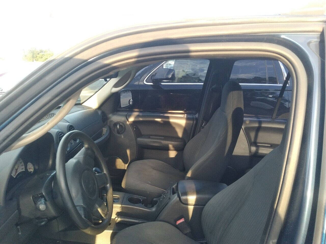2004 JEEP Liberty SUV / Crossover - $4,999