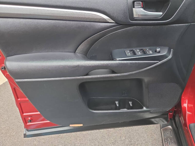 2017 Toyota Highlander SE