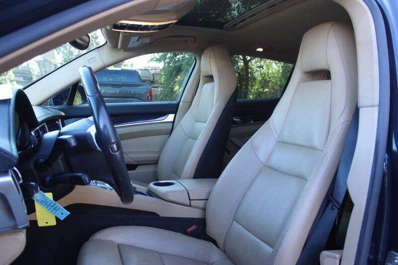 2016 Porsche Panamera Edition