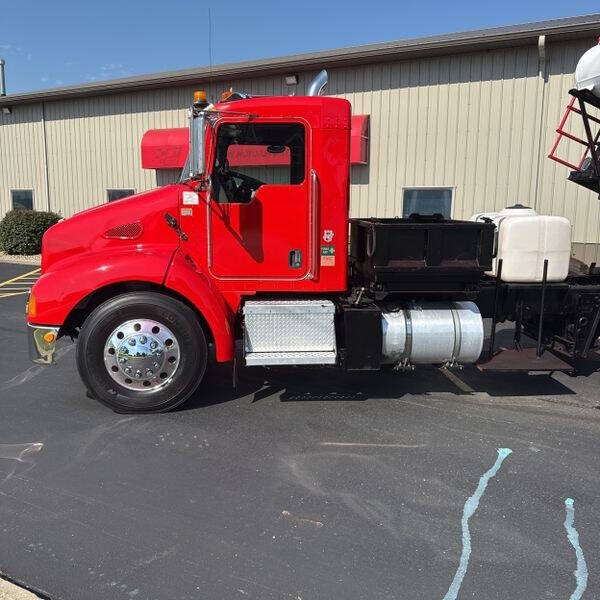 2008 Kenworth T300 asphalt patch truck