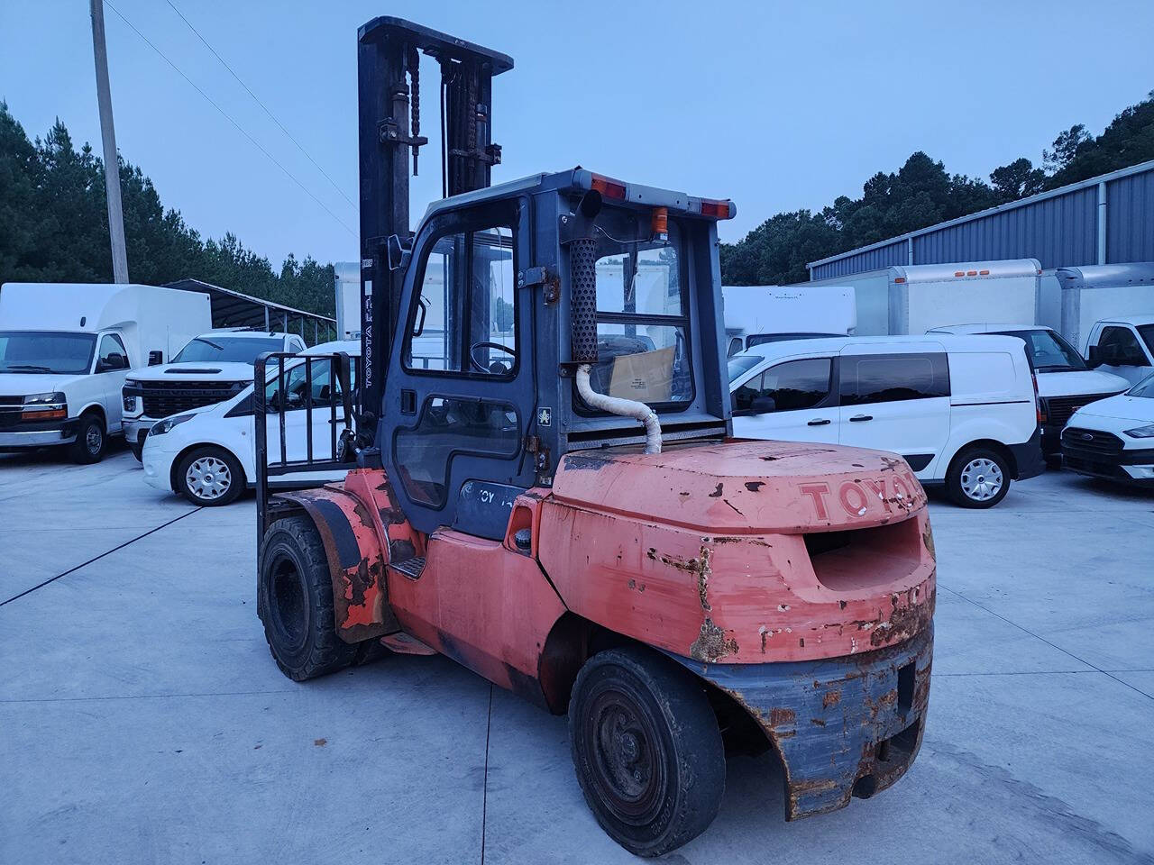 2004 Toyota 7FDAU50 Forklift for sale at PAKK AUTOMOTIVE in Peachland, NC