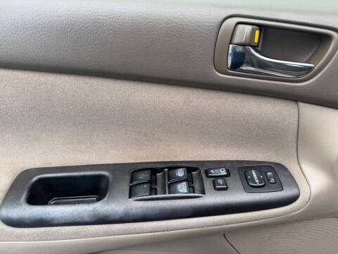 2005 Toyota Camry LE