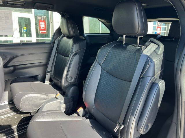 2025 Toyota Sienna Woodland Edition