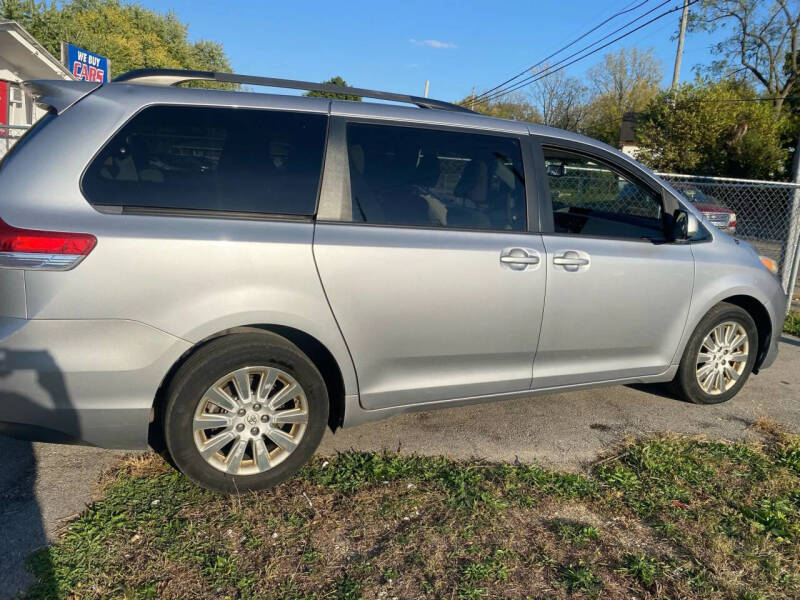 2012 Toyota Sienna LE 7-Passenger